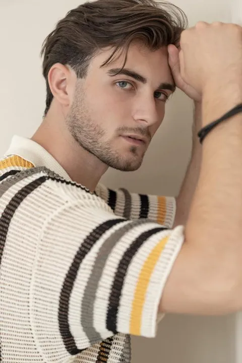Laurent H. ist ein männliches People Model mit blauen Augen und braunen Haaren aus Stuttgart
