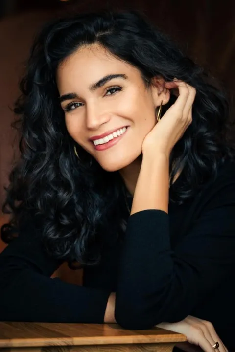 Lisa D. ist ein weibliches People of Color Model mit braunen Augen und dunkelbraunen Haaren aus Stuttgart