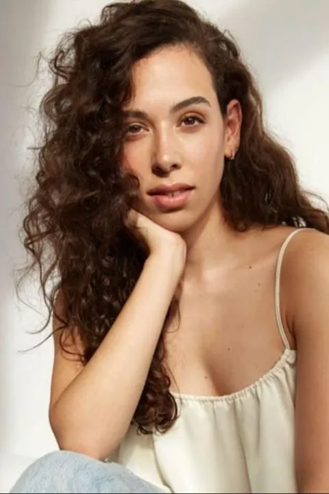 Amaya K. ist ein weibliches Models Model mit braunen Augen und dunkelbraunen Haaren aus Stuttgart