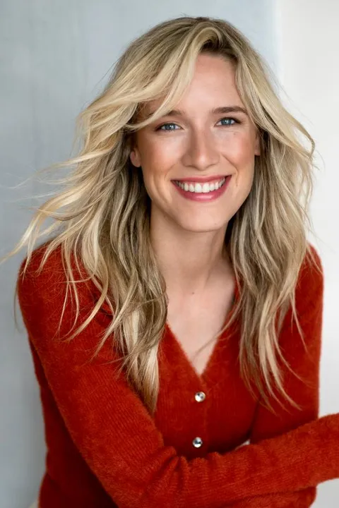 Sarah Lorena W. ist ein weibliches Mainboard Model mit blauen Augen und blonden Haaren aus Stuttgart