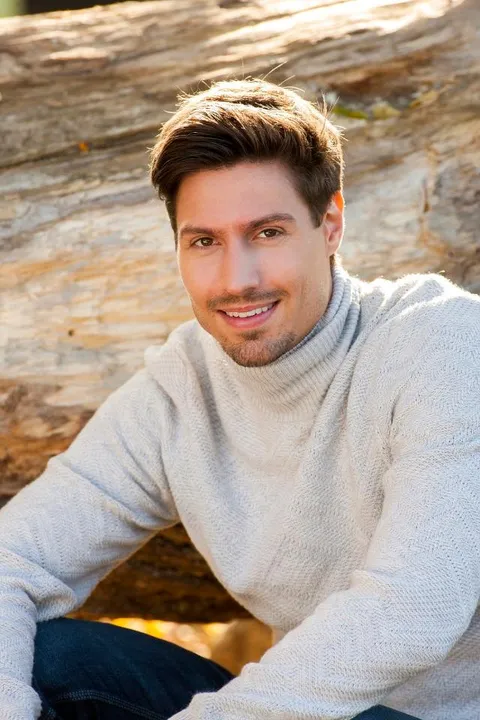 Timo  S. ist ein männliches Beauty Model mit braunen Augen und braunen Haaren aus Stuttgart