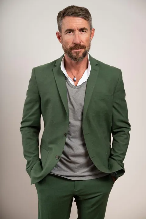 Norbert K. ist ein männliches Best Ager Model mit braun-grünen Augen und braunen Haaren aus Stuttgart