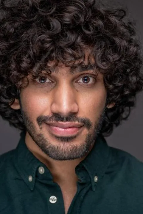 Vibhav C. ist ein männliches People of Color Model mit braunen Augen und schwarzen Haaren aus Berlin