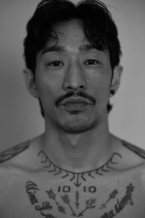 Marcel Dennis M. ist ein männliches People of Color Model mit braunen Augen und schwarzen Haaren aus Stuttgart