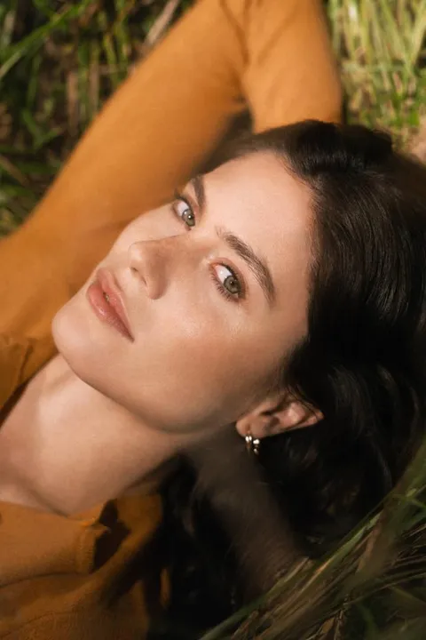 Anabel F. ist ein weibliches Sport Model mit grün-blauen Augen und braunen Haaren aus Stuttgart