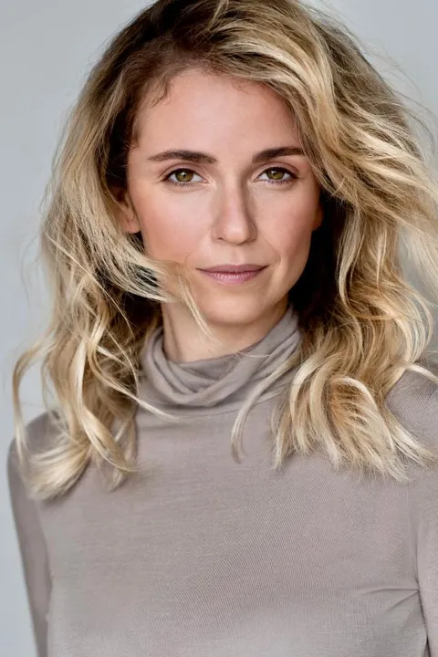 Agnieszka B. ist ein weibliches Actors Model mit braun-grünen Augen und dunkelblonden Haaren aus Stuttgart
