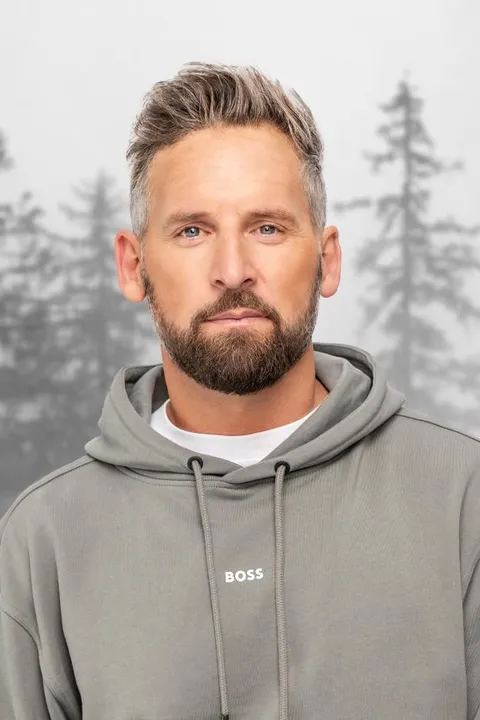 Tobi G. ist ein männliches Beauty Model mit blauen Augen und dunkelblonden Haaren aus Hamburg