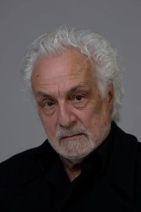 Artur M. ist ein männliches Best Ager Model mit braunen Augen und weißen Haaren aus Frankfurt