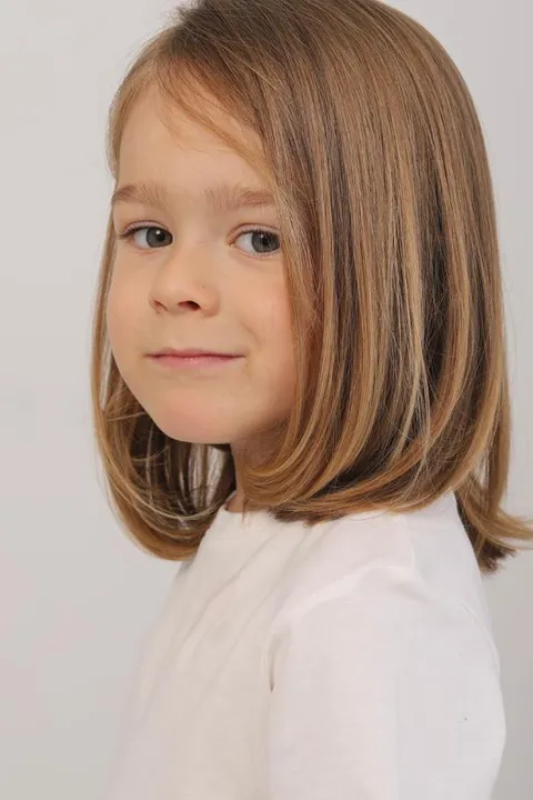 Leano D. ist ein männliches Models Model mit grün-blauen Augen und dunkelblonden Haaren aus Bodensee