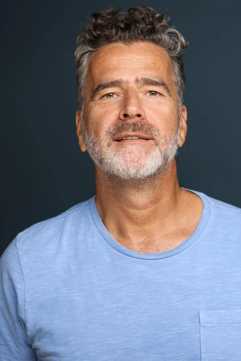 Axel  S. ist ein männliches Best Ager Model mit braun-grünen Augen und gräulichen Haaren aus Düsseldorf