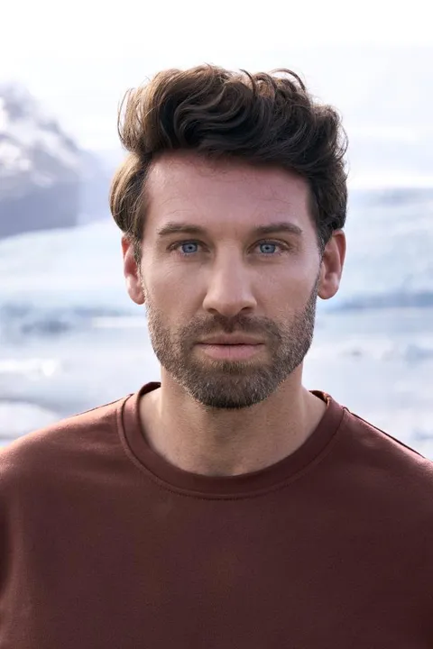 Jens F. ist ein männliches Actors Model mit blauen Augen und  dunkelblond en Haaren aus Hamburg