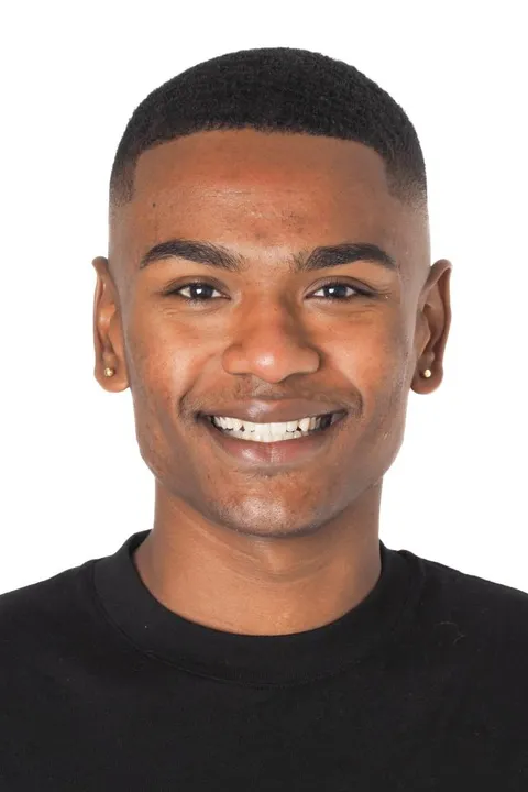 Joao Victor M. ist ein männliches People of Color Model mit braunen Augen und schwarzen Haaren aus Stuttgart