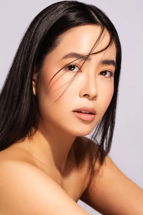 Thuy An L. ist ein weibliches Beauty Model mit braunen Augen und dunkelbraunen Haaren aus München