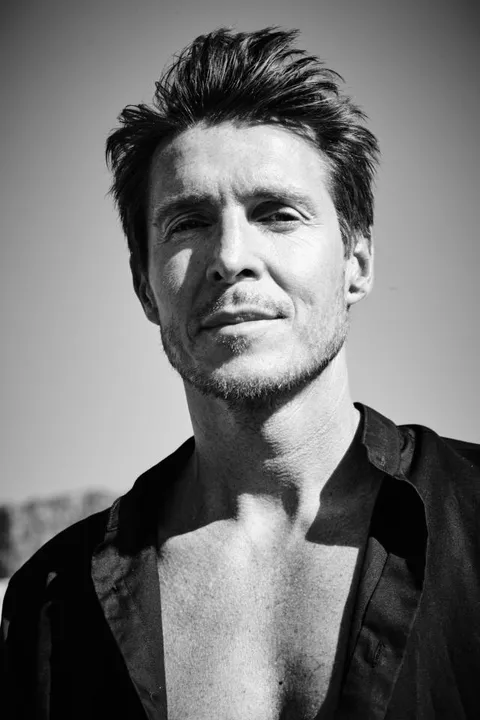 René  W. ist ein männliches Models Model mit blauen Augen und braunen Haaren aus Düsseldorf