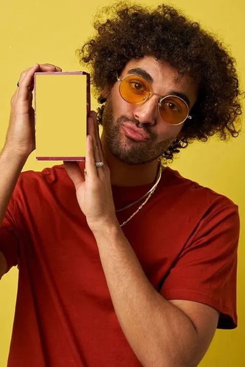 Kaan A. ist ein männliches People of Color Model mit braunen Augen und dunkelbraunen Haaren aus München