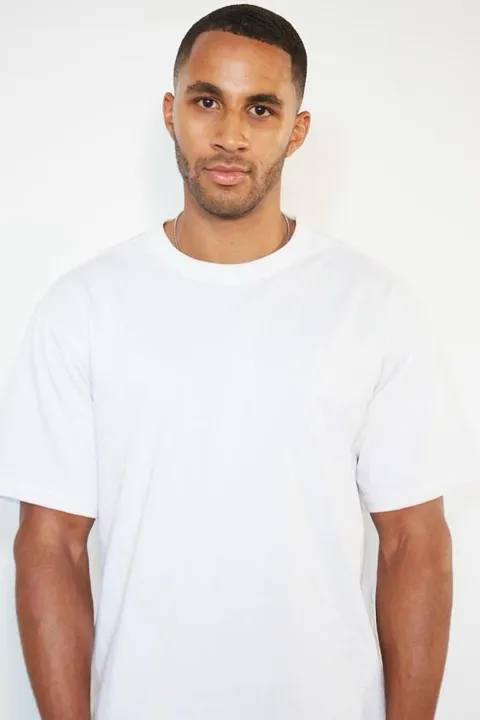 Ruben L. ist ein männliches People of Color Model mit braunen Augen und schwarzen Haaren aus Frankfurt
