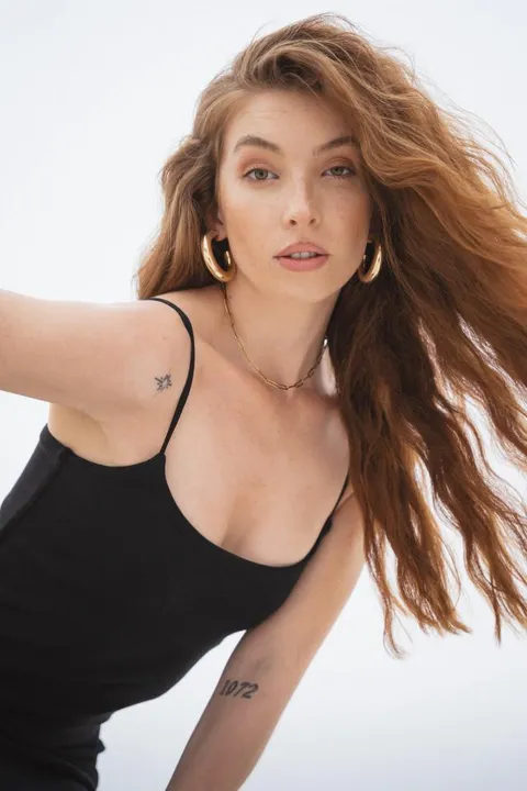 Melissa Fabienne  S. ist ein weibliches People Model mit grünen Augen und roten Haaren aus Stuttgart