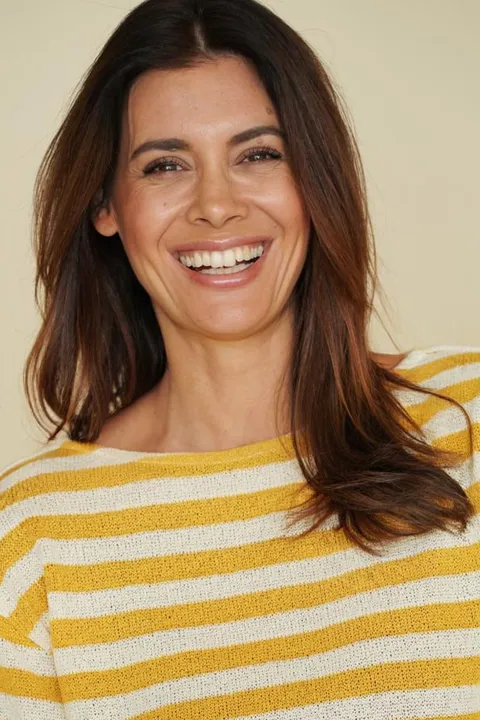 Angelika L. ist ein weibliches Mainboard Model mit braunen Augen und braunen Haaren aus Mannheim