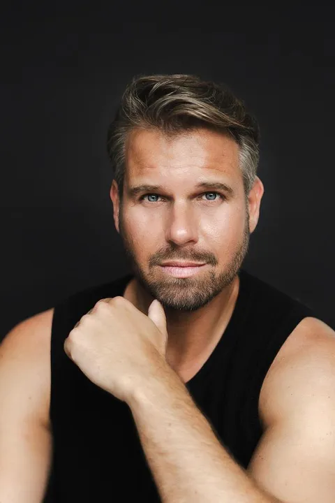 Daniel R. ist ein männliches Beauty Model mit blauen Augen und blonden Haaren aus Hamburg
