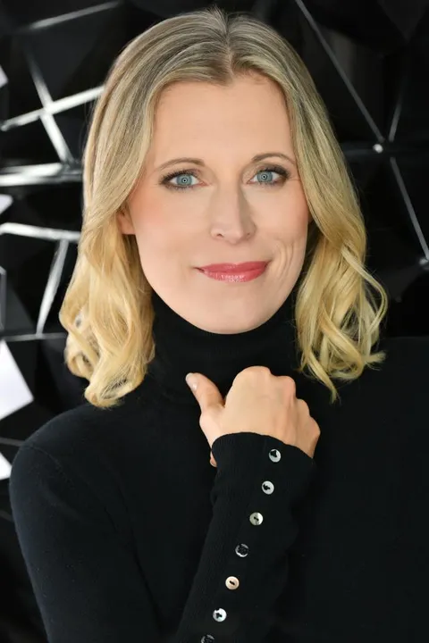 Johanna K. ist ein weibliches  Model mit blauen Augen und blonden Haaren aus Stuttgart