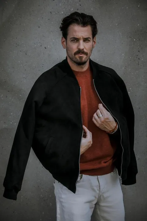 3. Bild von James J. aus seiner Sedcard
