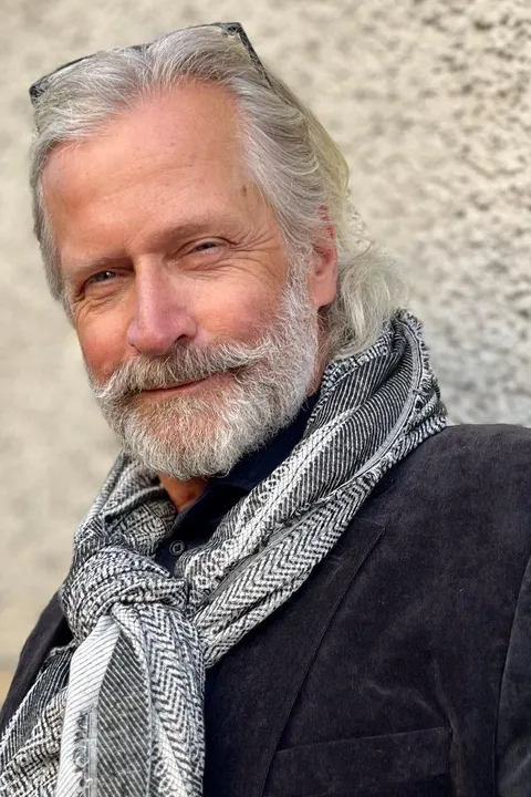 Karl-Heinz  E. ist ein männliches Sport Model mit blauen Augen und gräulichen Haaren aus Stuttgart