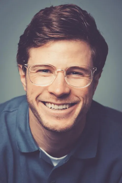 Lasse E. ist ein männliches Actors Model mit blauen Augen und dunkelblonden Haaren aus Stuttgart