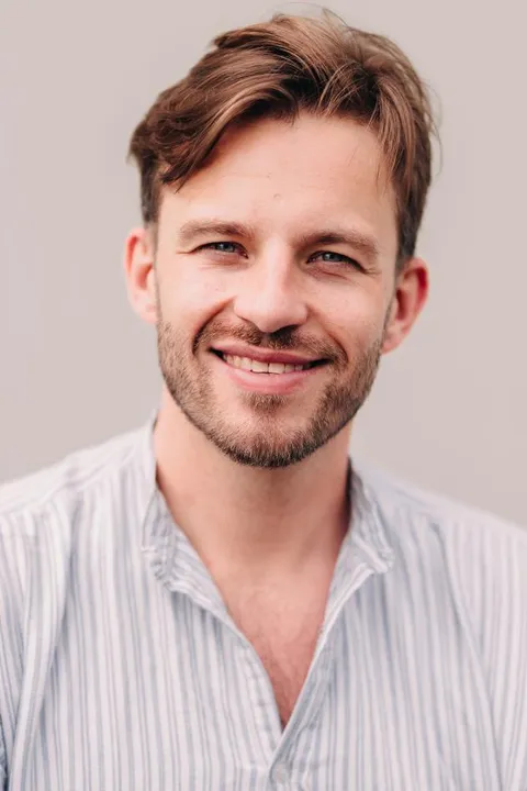 Niklas I. ist ein männliches Moderation Model mit blau-grünen Augen und blonden Haaren aus Köln