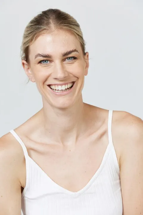 Farina F. ist ein weibliches Moderation Model mit blauen Augen und blonden Haaren aus Frankfurt