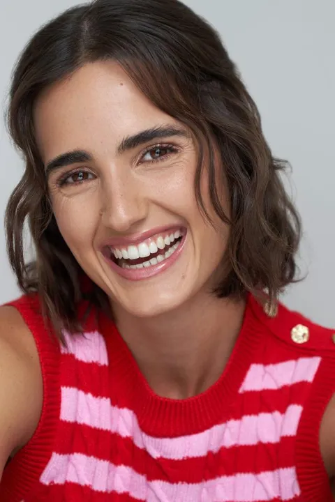 Laura P. ist ein weibliches Mainboard Model mit braunen Augen und braunen Haaren aus München
