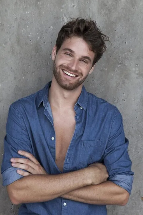 Manuel S. ist ein männliches Actors Model mit blauen Augen und dunkelblonden Haaren aus Stuttgart