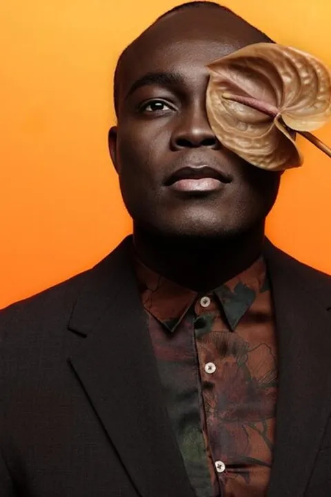 Ndumbe K. ist ein männliches People of Color Model mit braunen Augen und schwarzen Haaren aus Köln