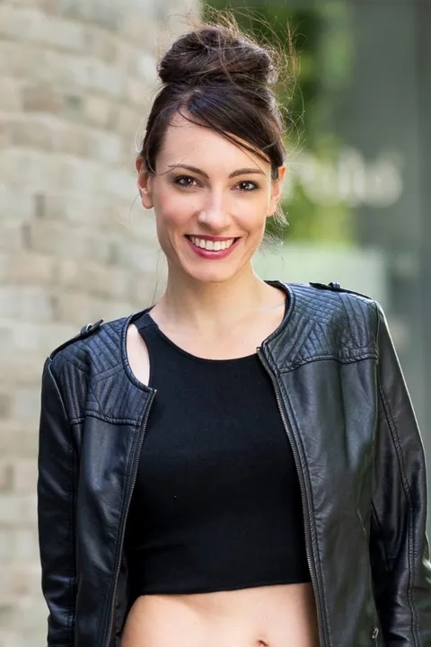 Joanna K. ist ein weibliches Actors Model mit braunen Augen und dunkelbraunen Haaren aus Stuttgart