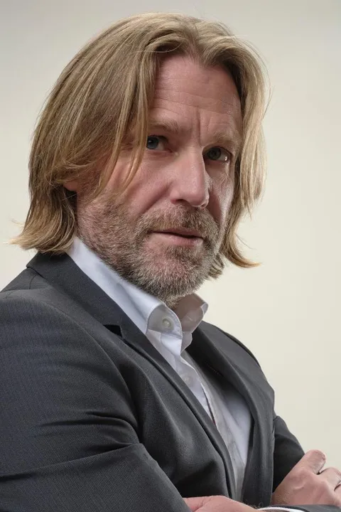 Robin H. ist ein männliches People Model mit blauen Augen und dunkelblonden Haaren aus Stuttgart