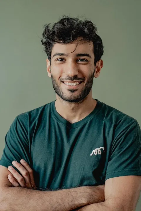 Radman H. ist ein männliches Actors Model mit braunen Augen und schwarzen Haaren aus Düsseldorf