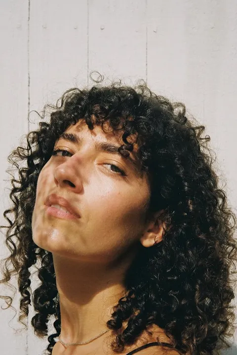 Marie B. ist ein weibliches People Model mit braunen Augen und dunkelbraunen Haaren aus Stuttgart