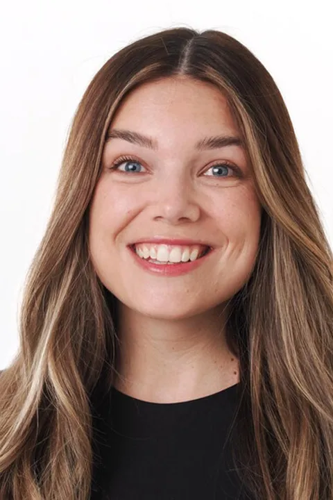 Manuela Caroline P. ist ein weibliches  Model mit blauen Augen und braunen Haaren aus Stuttgart