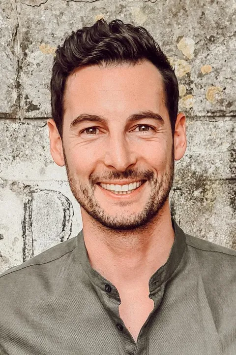 Pascal M. ist ein männliches Models Model mit braun-grünen Augen und schwarzen Haaren aus Stuttgart