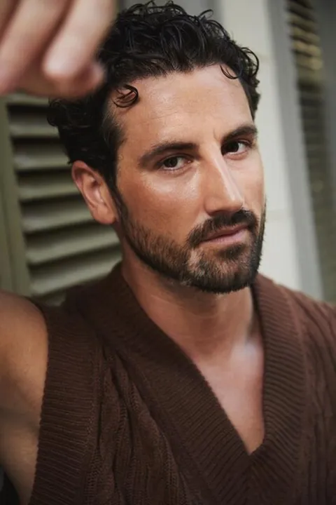 Niko S. ist ein männliches Fashion Model mit braunen Augen und braunen Haaren aus Stuttgart