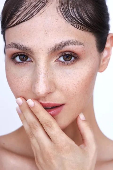 Chiara C. ist ein weibliches Models Model mit braunen Augen und  braun en Haaren aus Mannheim
