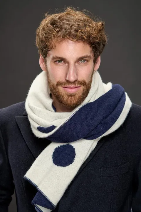 Martin Oliver T. ist ein männliches Beauty Model mit grün-blauen Augen und braunen Haaren aus Köln