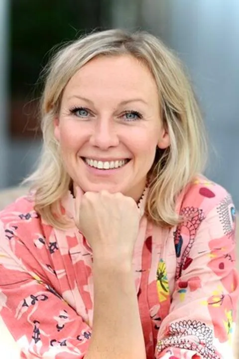 Doro J. ist ein weibliches Moderation Model mit blauen Augen und blonden Haaren aus Stuttgart