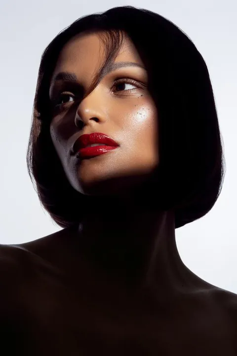 Roberta G. ist ein weibliches People of Color Model mit braunen Augen und dunkelbraunen Haaren aus Frankfurt