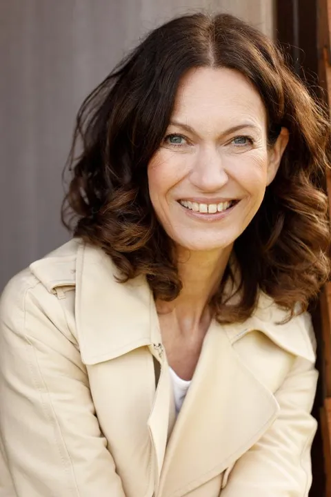 Imke H. ist ein weibliches Best Ager Model mit blau-grauen Augen und braunen Haaren aus Berlin