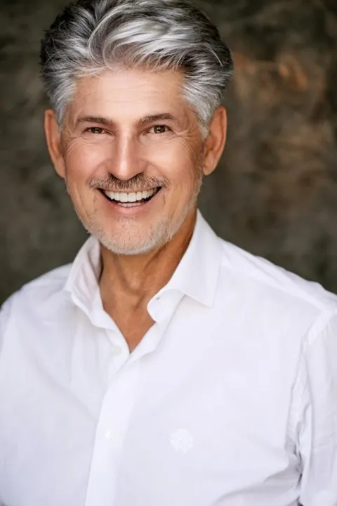 Sylvio E. ist ein männliches Best Ager Model mit braunen Augen und gräulichen Haaren aus Mannheim