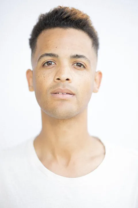 Ismael B. ist ein männliches People of Color Model mit braunen Augen und schwarzen Haaren aus Stuttgart