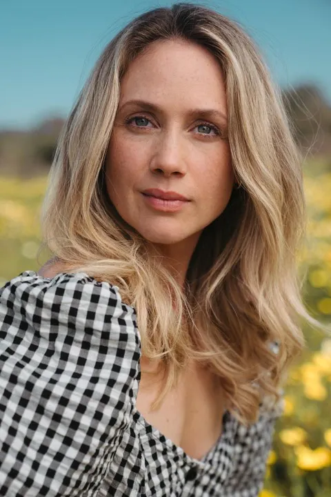 Anke Diana H. ist ein weibliches Mainboard Model mit blauen Augen und blonden Haaren aus Stuttgart