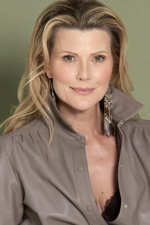 Ingrid R. ist ein weibliches Best Ager Model mit grünen Augen und blonden Haaren aus München