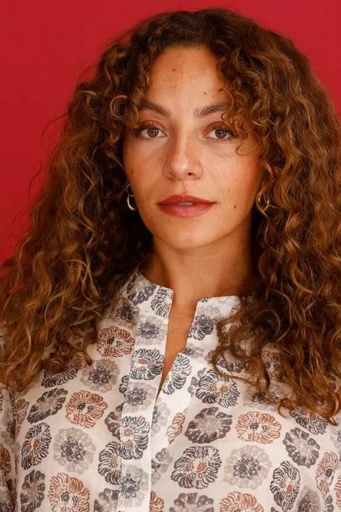 Jennifer D. ist ein weibliches People of Color Model mit grün-braunen Augen und braunen Haaren aus Stuttgart
