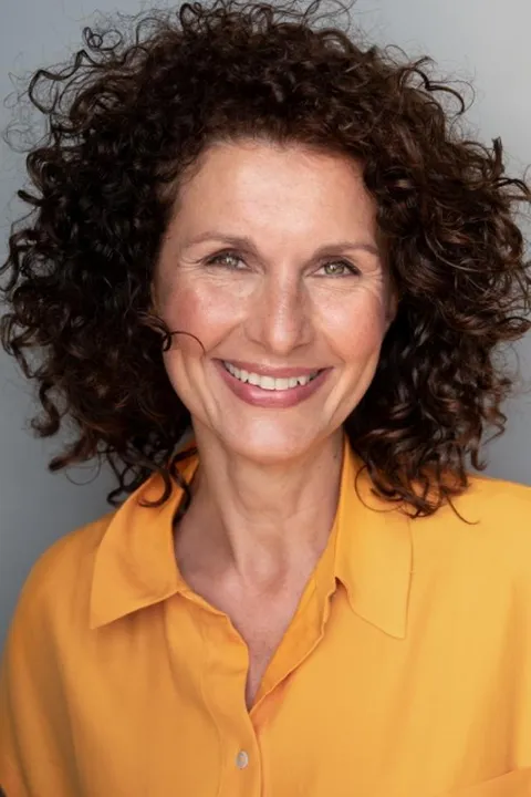 Lydia W. ist ein weibliches Best Ager Model mit braun-grünen Augen und hellbraunen Haaren aus Stuttgart